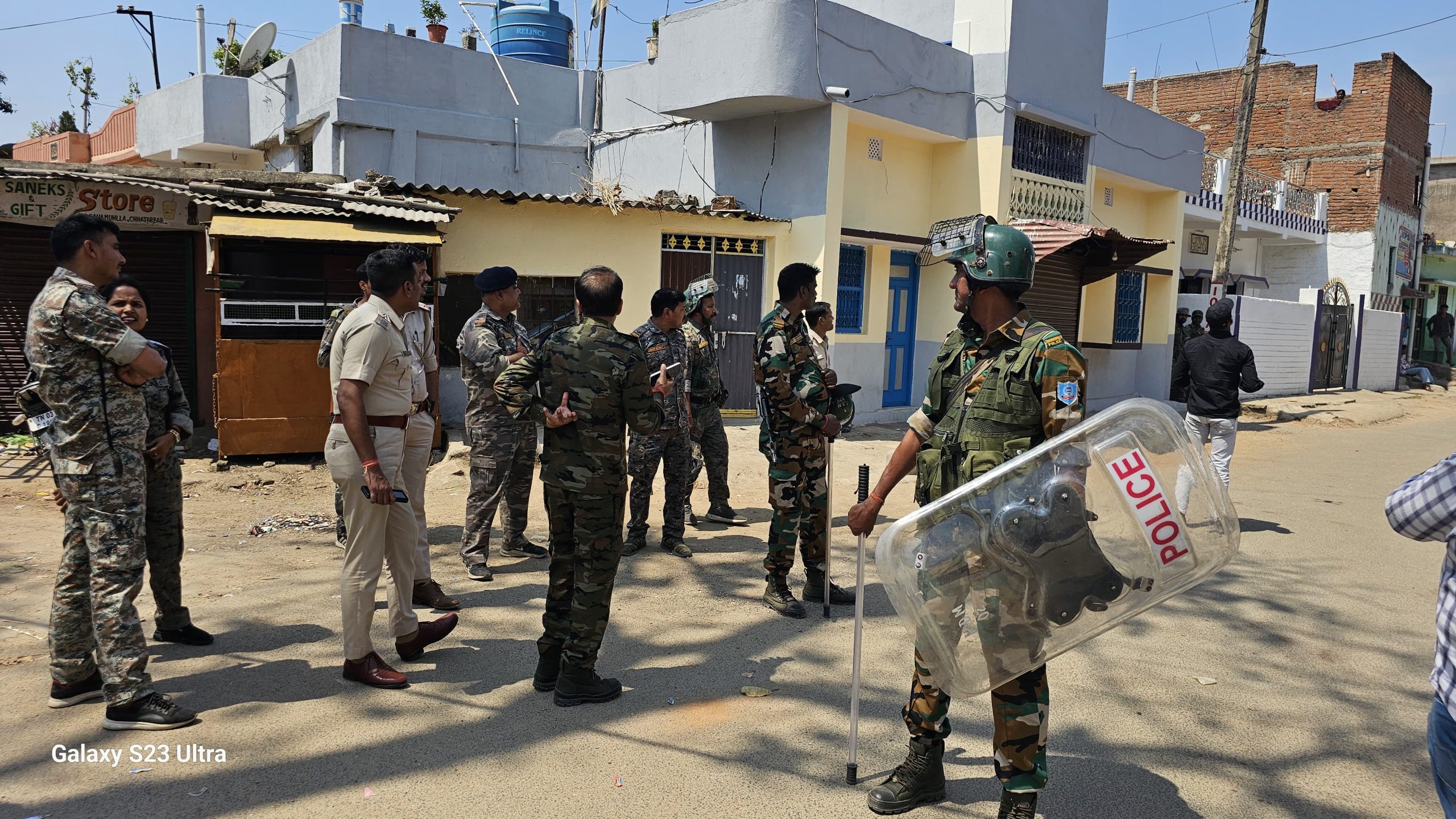 यज्ञ को लेकर निकले महिलाओं के जुलूस पर पथराव, तनाव के बाद स्थिति नियंत्रण में