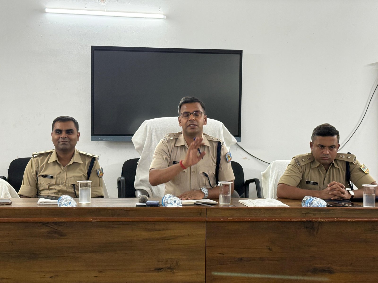धनबाद पुलिस की नई पहल; सब-इंस्पेक्टर और एएसआई को मिल रही विशेष ब्रीफिंग, पुलिसिंग होगी और प्रभावी